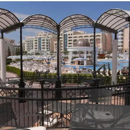 Beachfront 5 Star Burgas Apartman *